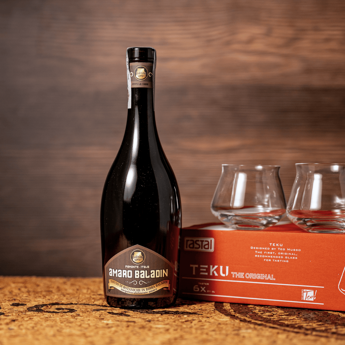 Amaro Baladin e scatola di Teku Spirits